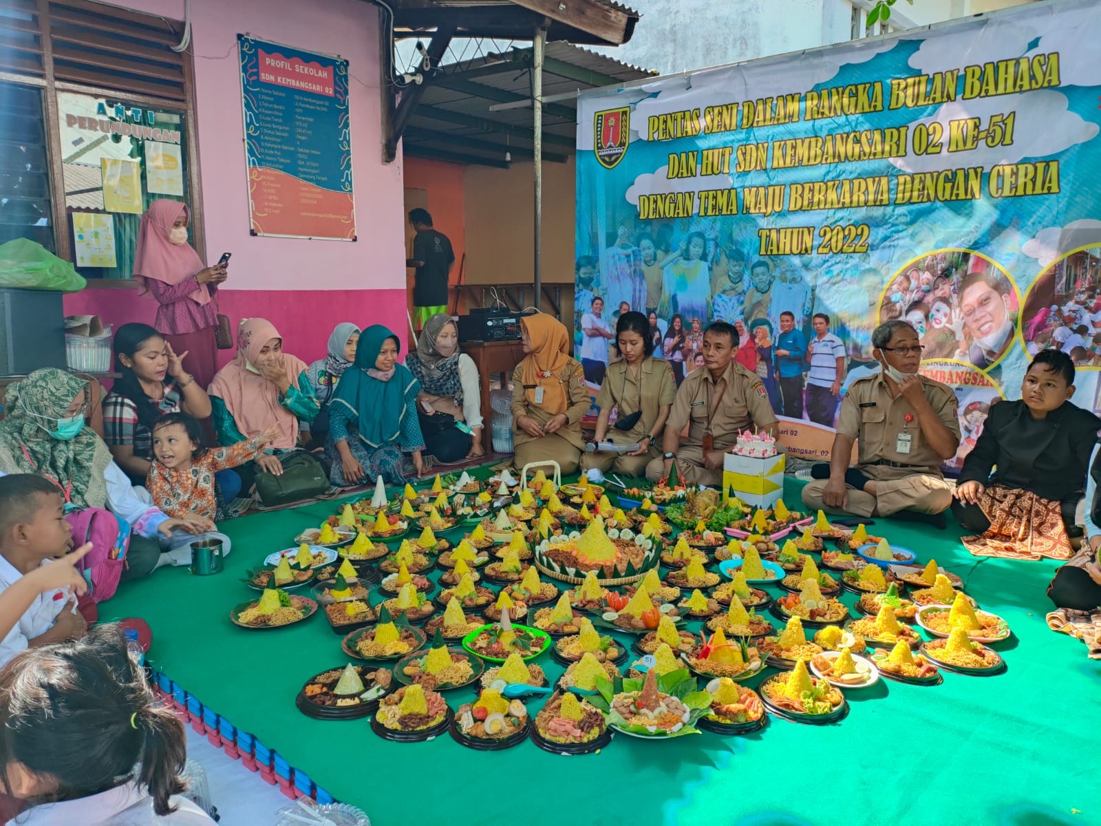 Oranf tua siswa ikut memeriahkan acara